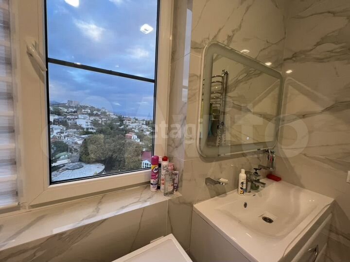 2-к. квартира, 70 м², 10/15 эт.