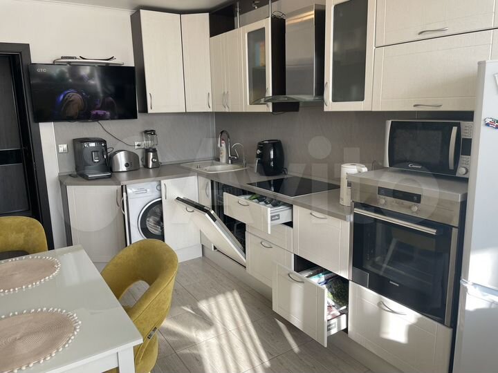 2-к. квартира, 76 м², 10/17 эт.