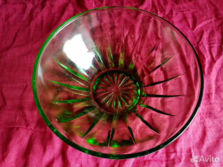 Салатник из зелёного стекла советский