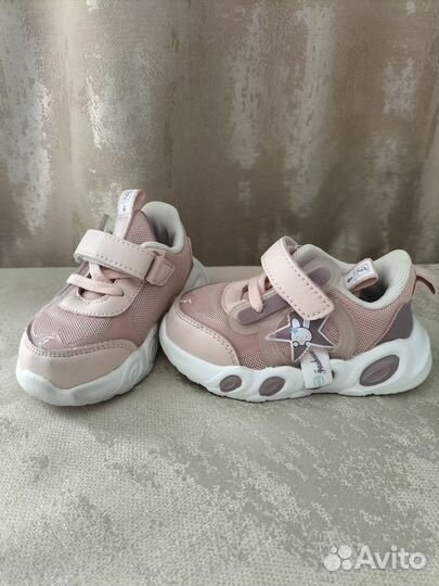 Продам кроссовки для девочки