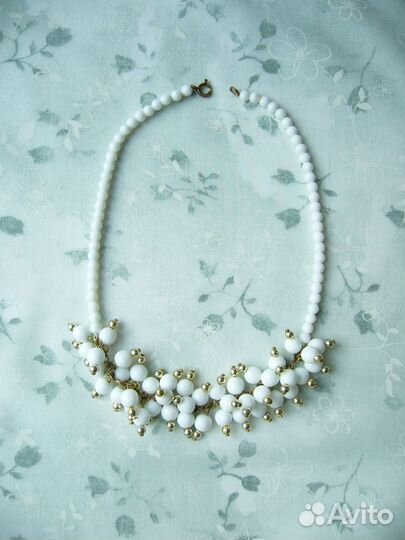 Бусы. Молочное стекло. Старая Чехия