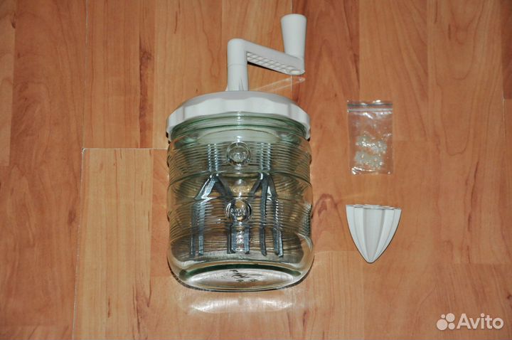 Ручная кремосбивалка