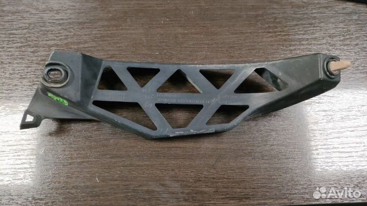 Кронштейн бампера задний левый Skoda Octavia II