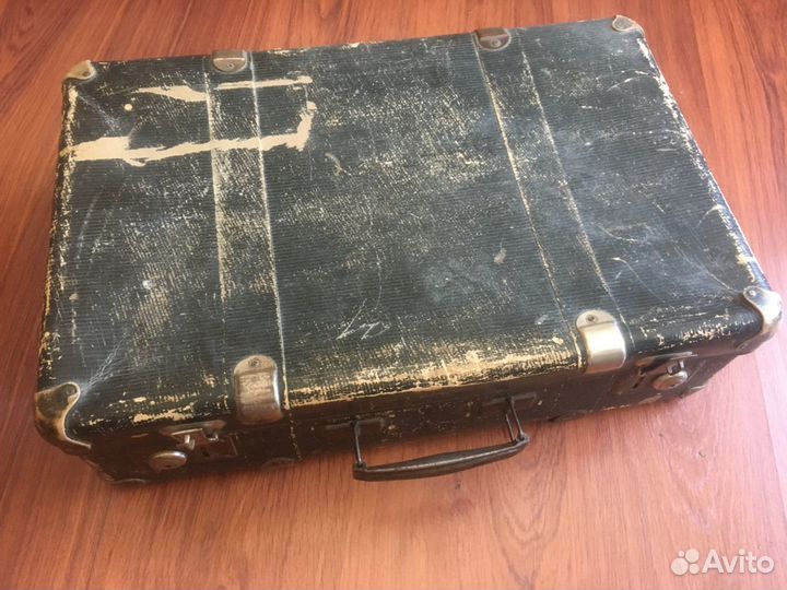 Чемодан старинный