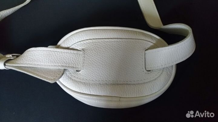 Белая поясная сумка