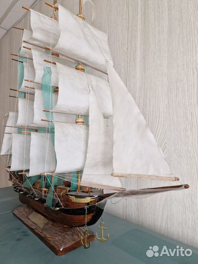 Модель парусника из дерева