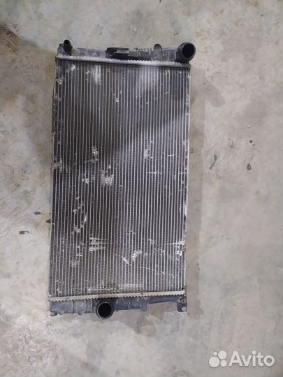 Радиатор охлаждения двигателя BMW 320d