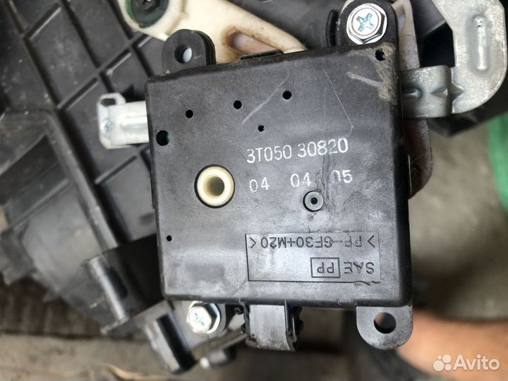 Моторчик заслонки печки nissan almera N16 климат