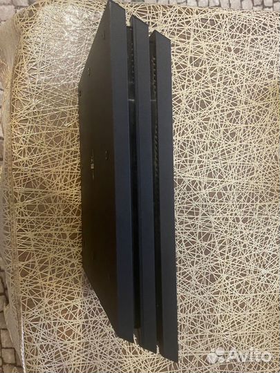 Ps4 pro в отличном состоянии (последняя ревизия)