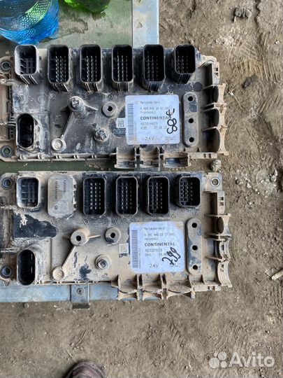 Блок управления двигателем mercedes Axor