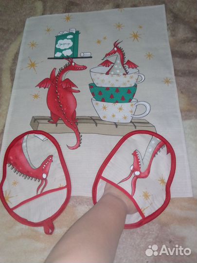 Прихватки и полотенце