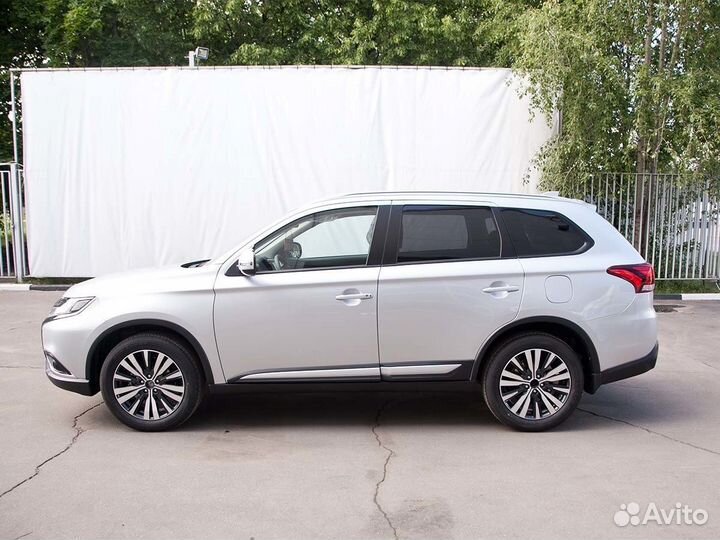 Mitsubishi Outlander 2.0 CVT, 2022