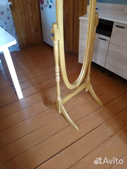 Зеркало напольное в деревянной раме