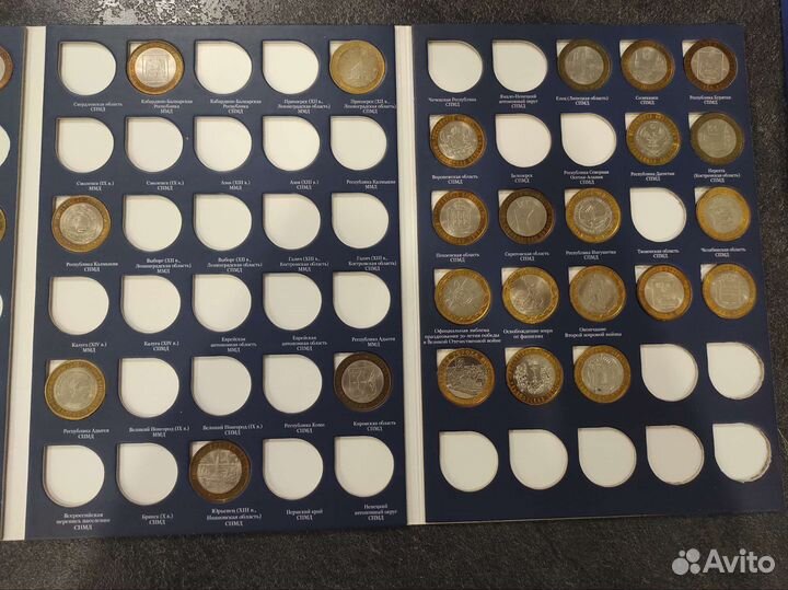 Коллекционный альбом с монетами биметалл