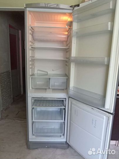 Холодильник indesit
