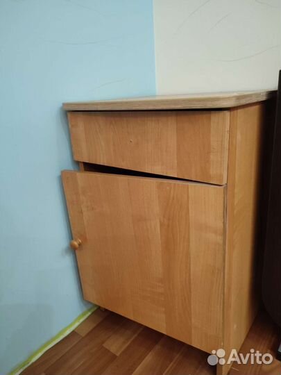 Тумбочка прикроватная