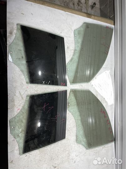 Стекло двери (BMW X1)