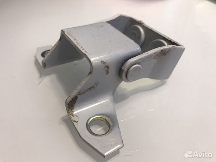 Петля двери задка Mazda CX-5