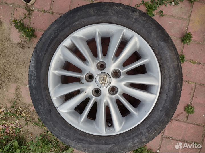 Два колеса Toyota 205/60 R16