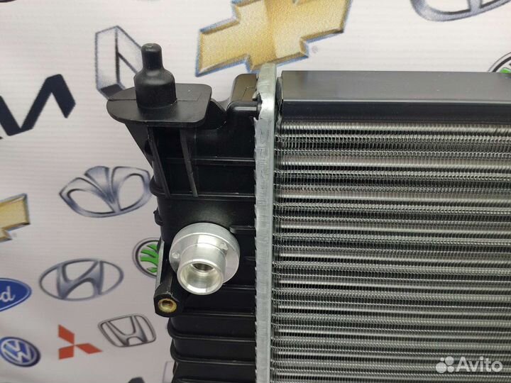 Радиатор охлаждения Audi A4 3/Passat 6 1.6-2.0 AT