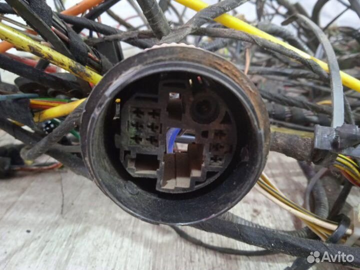 Проводка (коса) подкапотная Volkswagen Passat B4