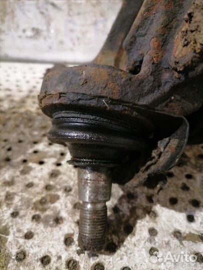 Кулак передний левый Ford Tourneo Connect 1.8 DI