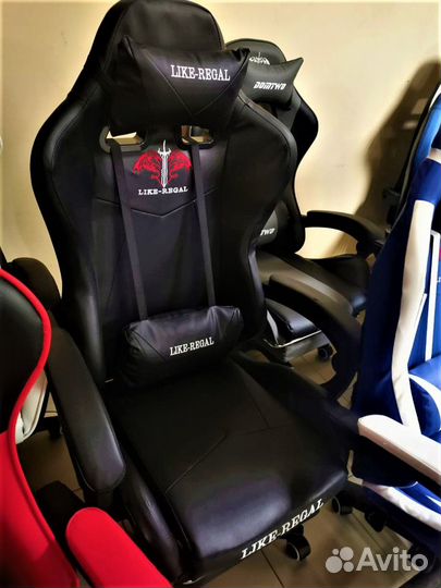Игровое компьютерное кресло с подставкой