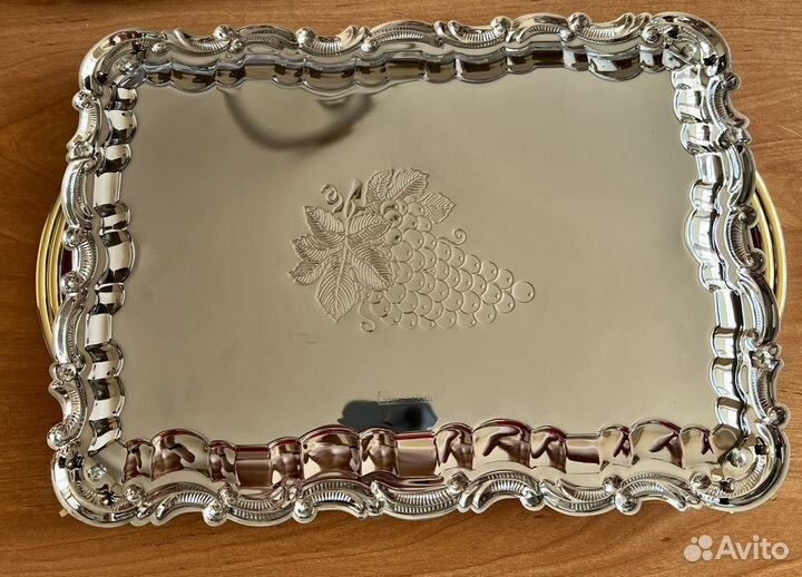 Набор из двух хромированных сервировочных подносов