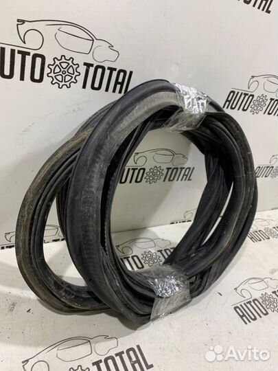 Уплотнительная резинка крышки багажника Volkswagen