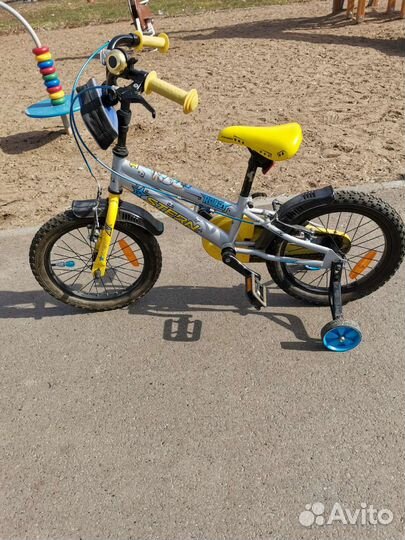 Велосипед детский четырехколесный