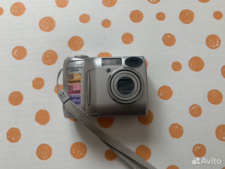 Цифровой фотоаппарат Nikon