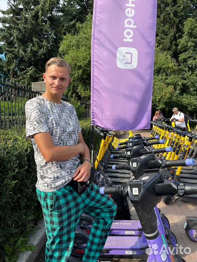 Промоутер-Зазывала С Громкоговорителем, Говорун