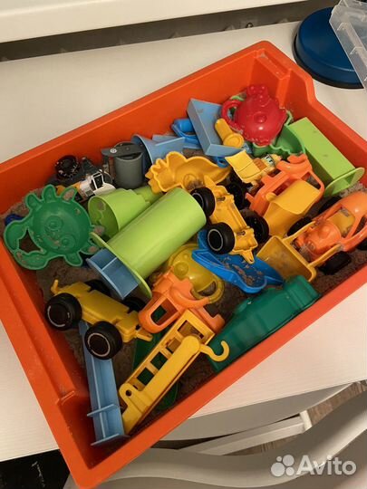 Кинетический песок с песочницей и игрушками