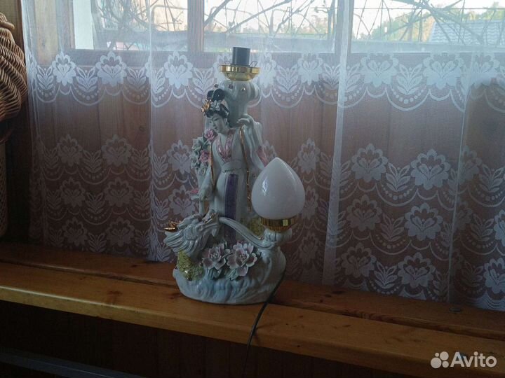 Фарфоровый подсвечник