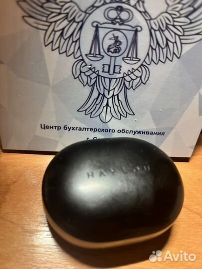 Кейс для наушников, так же есть коробка