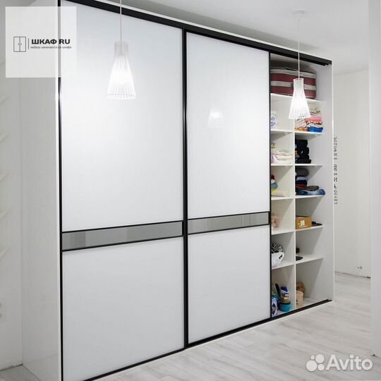 Книжный шкаф