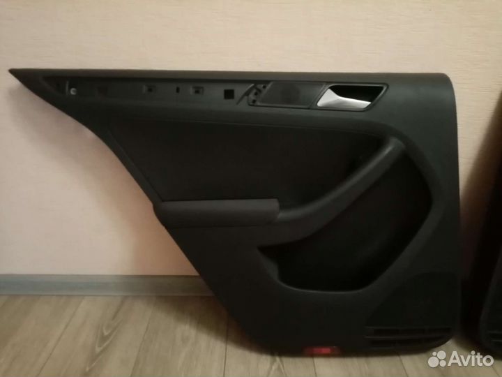 Обшивка зад. дверей фольксваген джетта 6