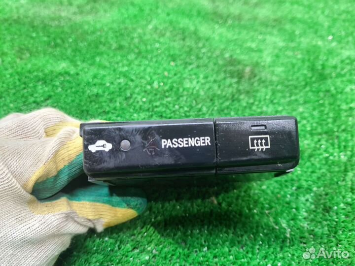 Кнопка обогрева заднего стекла Тойота Авенсис Т250