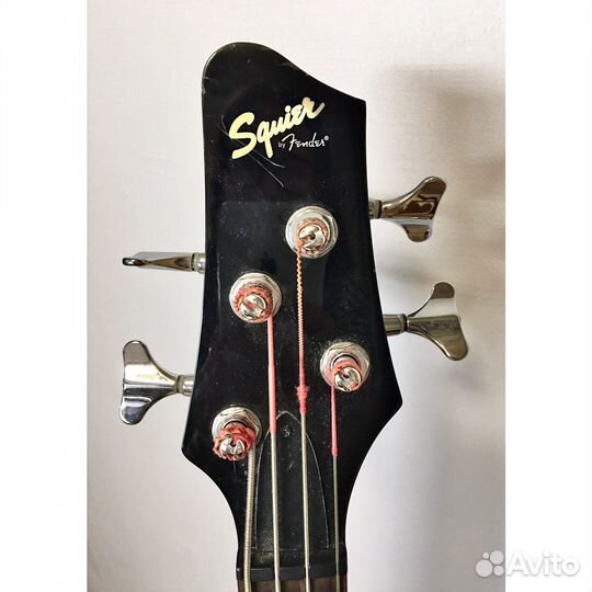 Бас гитара fender squier с челом
