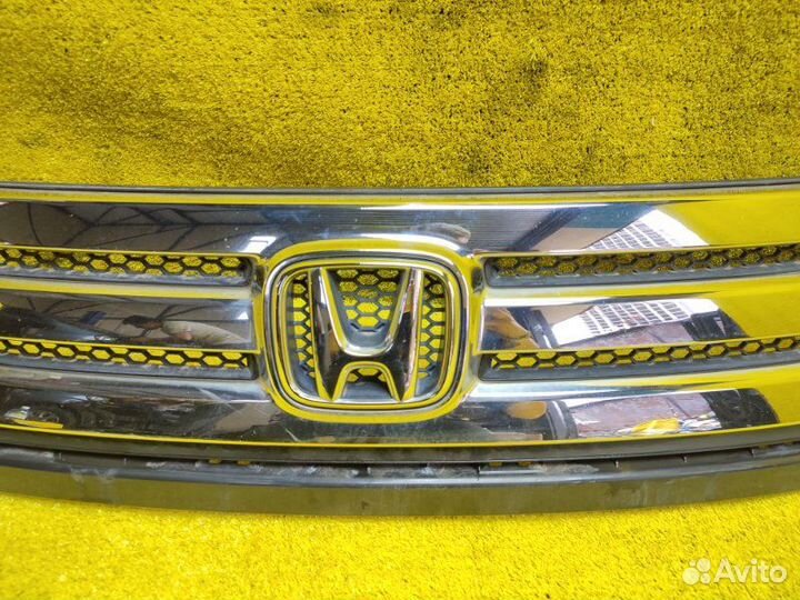 Решетка радиатора передняя Honda Freed Spike