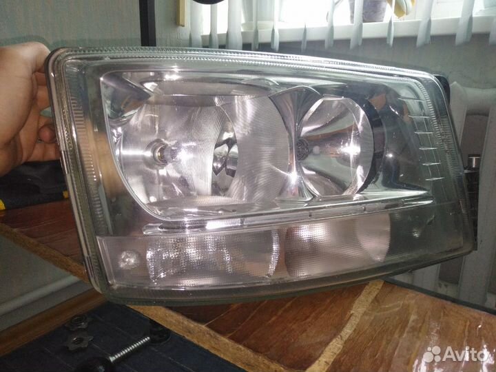 Фаpa передняя правая ман тгx, тгc