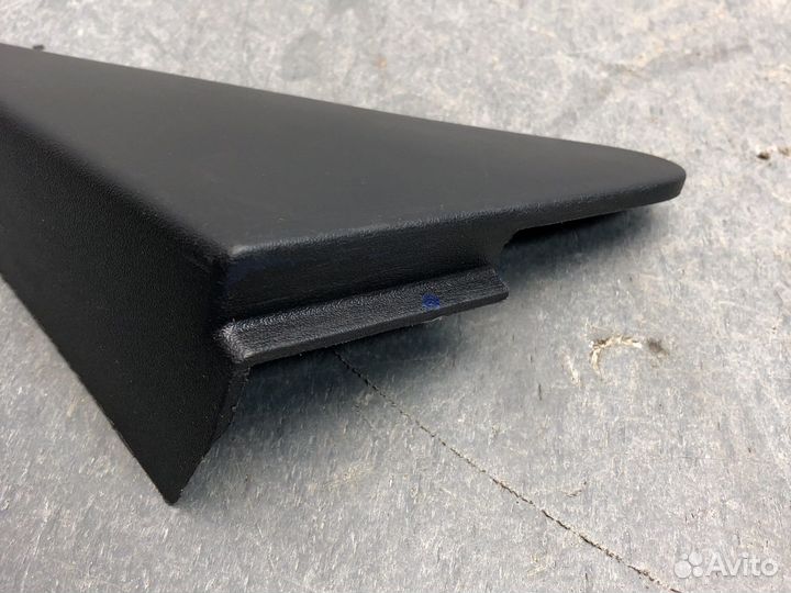 Прав уголок двери Fusion