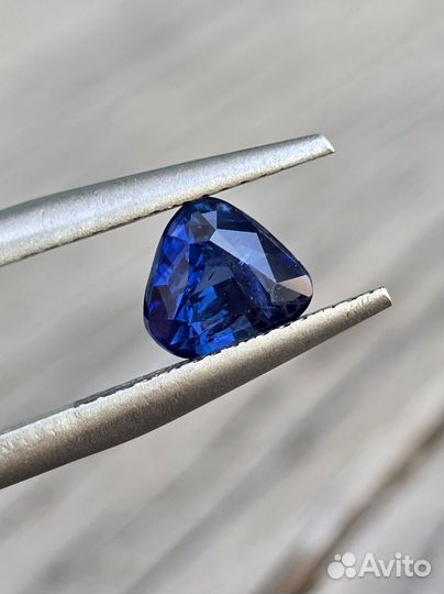 Сапфир синий 1.04 кт, негретый