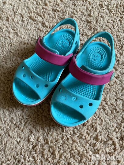 Сандали для девочки crocs