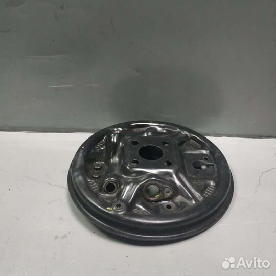 Щит заднего тормоза левый Renault Sandero 2 K7M812