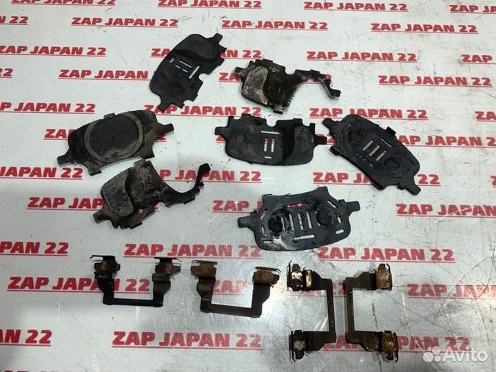 Зажим тормозных колодок передний Toyota Harrier