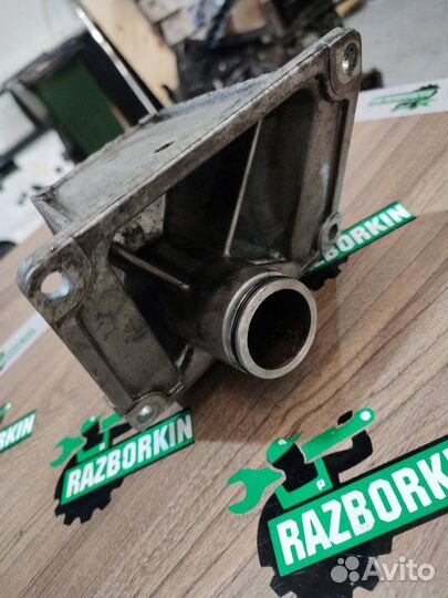 Кронштейн полуоси Bmw X3 E83 3.0D M57N2 02.22.2006