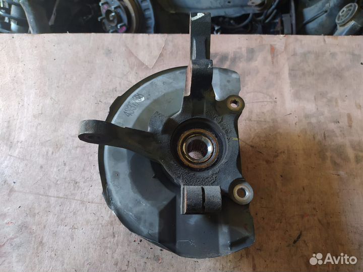 Поворотный кулак передний ступица Митсубиши Лансер