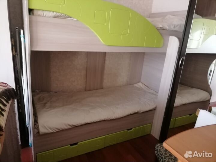 Двухъярусная кровать