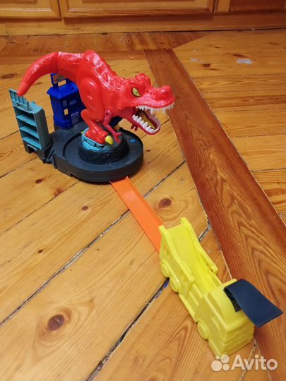 Трек Хот Вилс Разбушевавшийся Ти Рекс